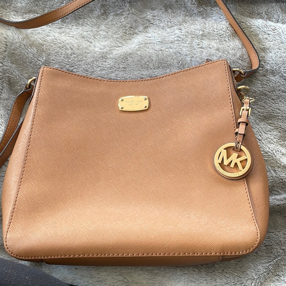 MICHAEL KORS JET SET MESSENGER 38H7YTVM3L. Use very little